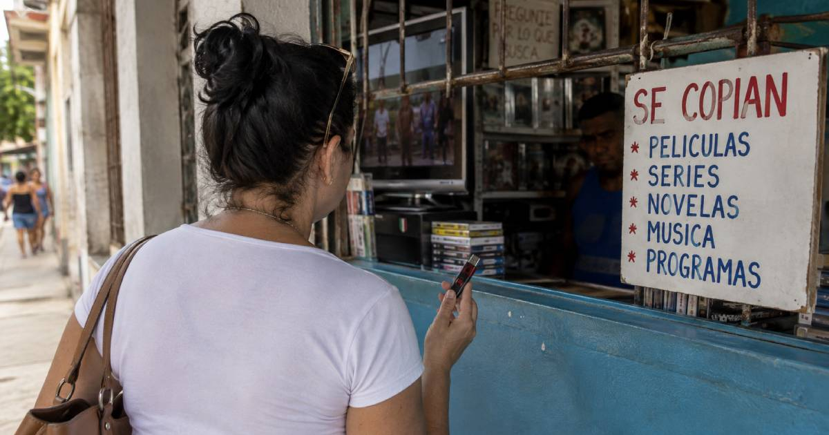 Cubana pide un reality de supervivencia para copiar en una USB y la escena desata las risas