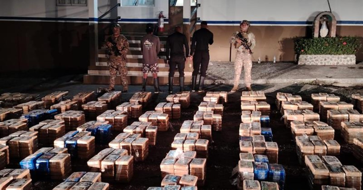 Operativo internacional intercepta lancha con toneladas de droga rumbo a Centroamérica