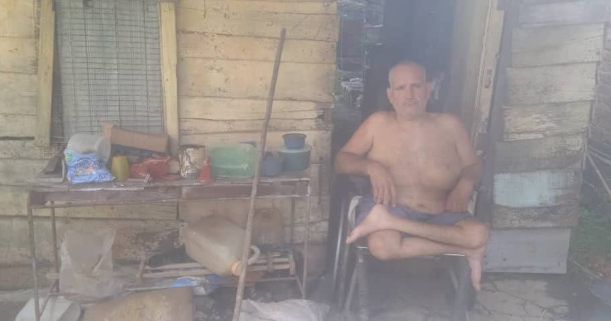 Hombre en silla de ruedas lleva diez años esperando una vivienda digna en Camagüey