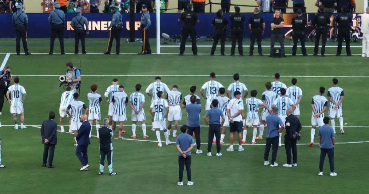 FIFA suspende a jugadores argentinos y multa a la AFA por cartel de Malvinas tras incidentes en el Mundial