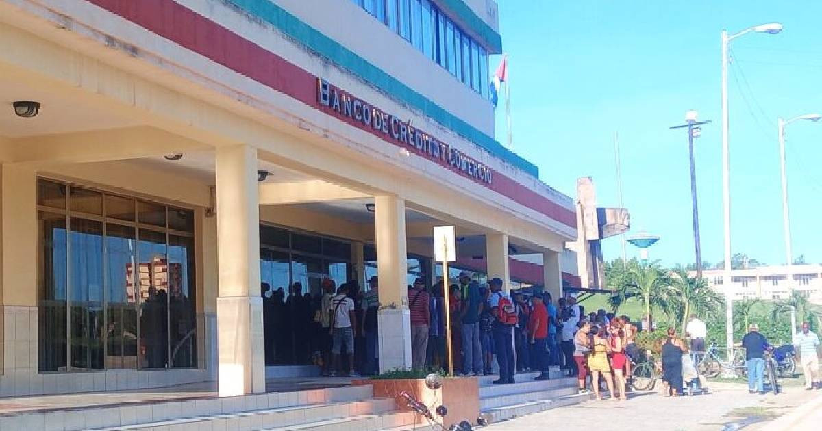Sin efectivo en los bancos, 113 negocios privados pagan pensiones a jubilados en Guantánamo