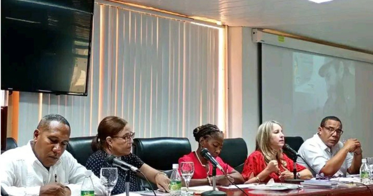 Ministra de Educación del régimen asegura que inicio del curso escolar «será una fiesta»