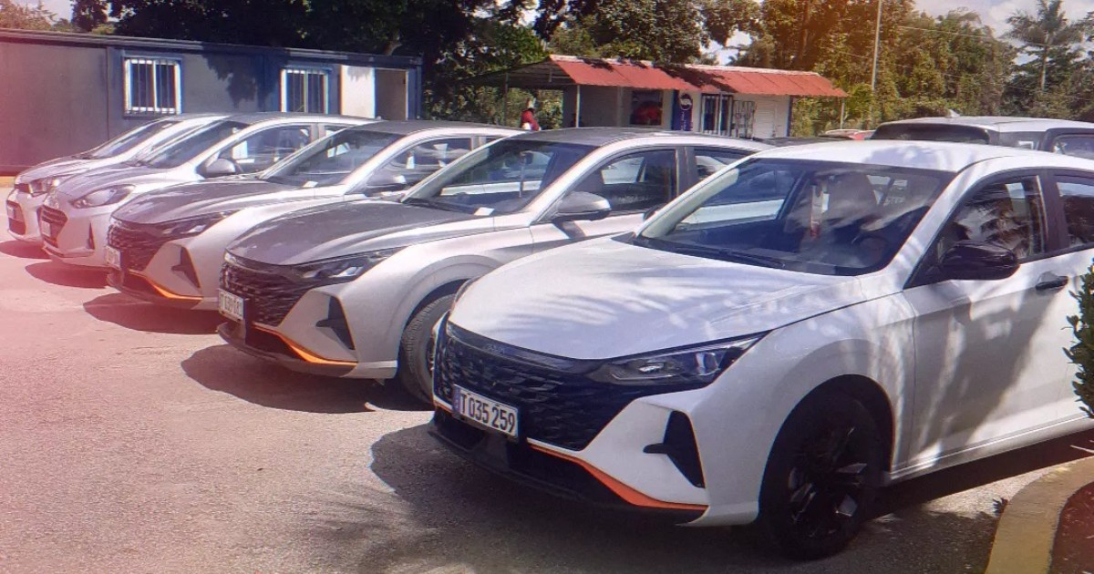 Denuncian cobros irregulares en alquiler de autos de turismo en Camagüey