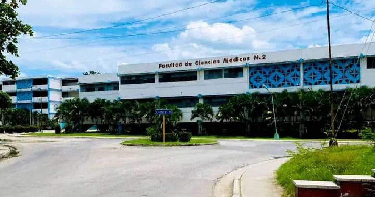 “¿Estudiar o comer?”: estudiantes de Medicina cuestionan centralización de la docencia en Santiago de Cuba