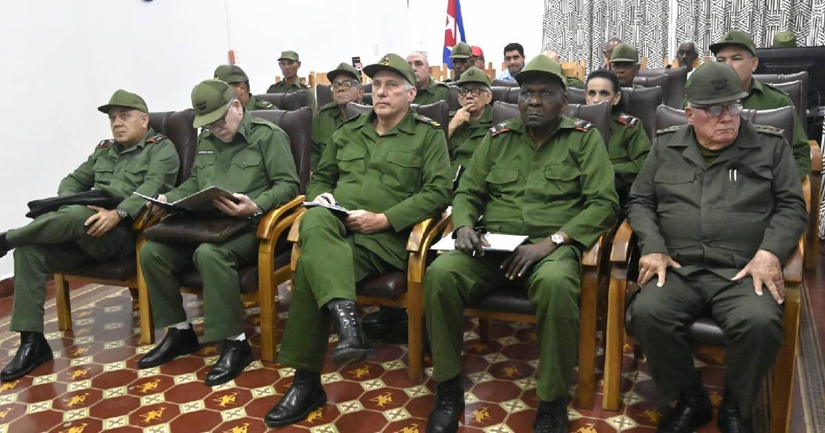 Díaz-Canel insiste en «preparación para la defensa» en Cuba