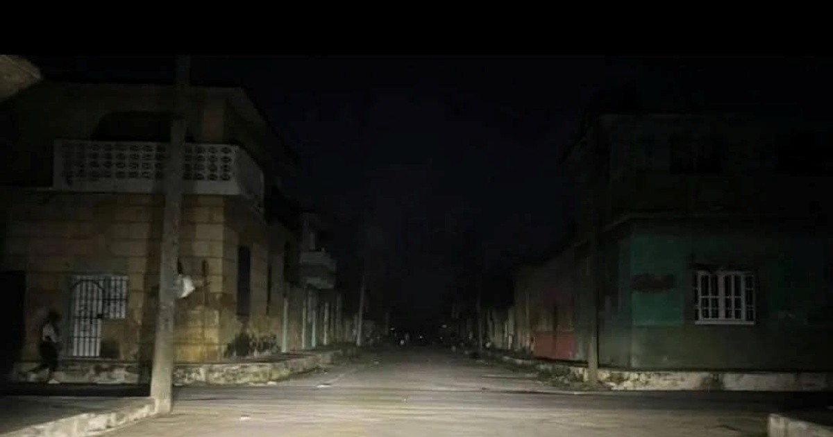 Vecinos de Lawton se quejan por apagones de más de 48 horas