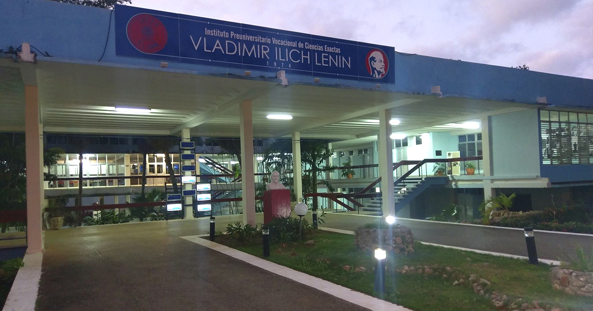 Familias denuncian que la Vocacional Lenin iniciará curso sin agua potable y con 400 colchones faltantes