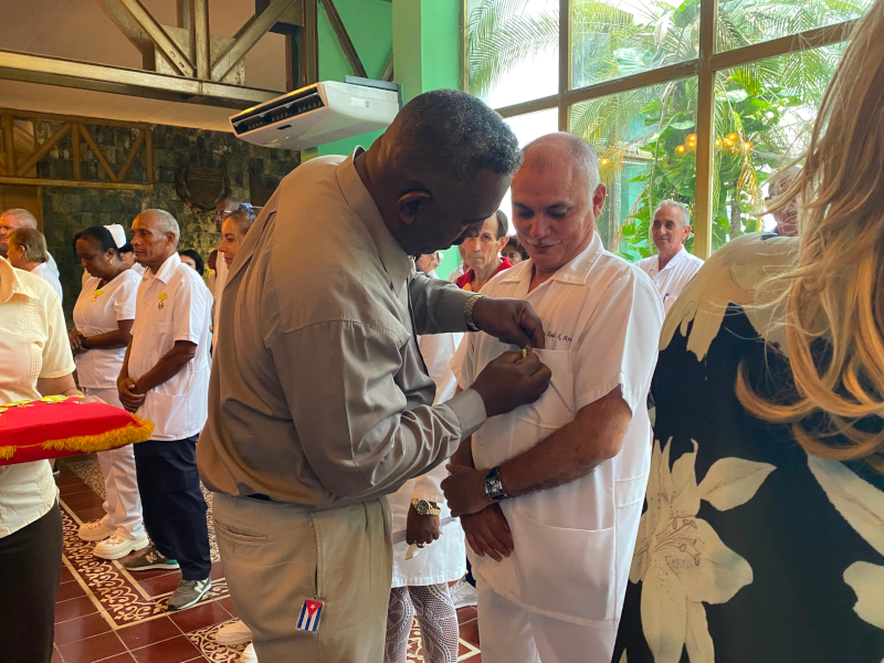 Reconocen trayectoria de profesionales de la salud en Camagüey Adelante