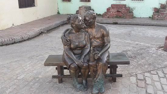 Plaza del Carmen: Las «chismosas» de mármol y el alma de Camagüey Cadena Agramonte