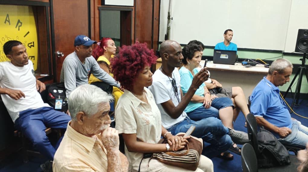 Conmemora Radio Taíno el centenario de Fidel Castro, y reconoce a sus trabajadores destacados Radio Taino