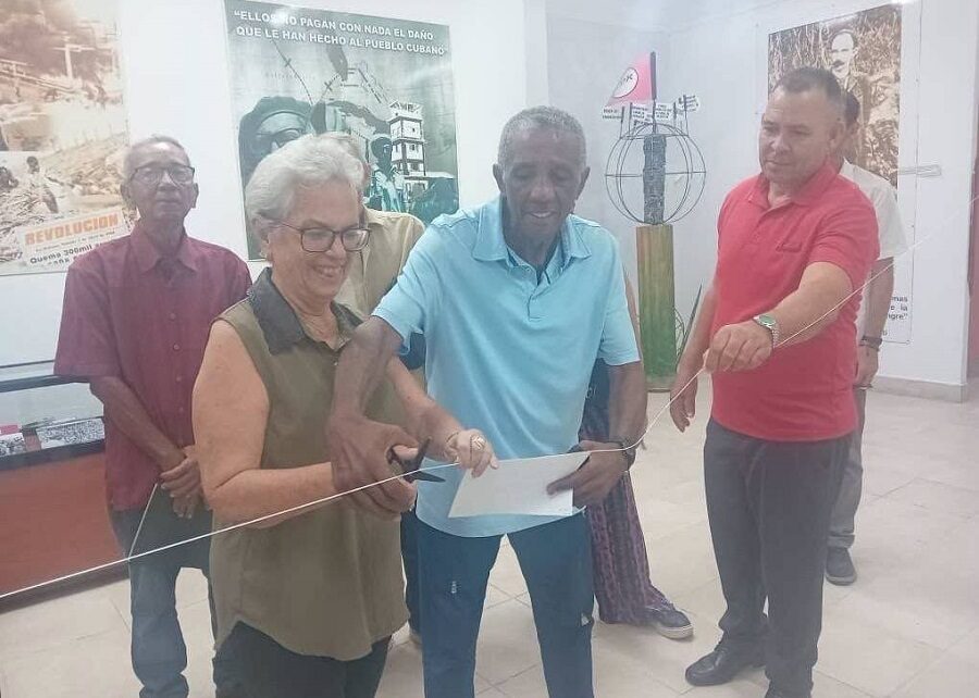 Inauguran los CDR exposición fotográfica «Cien Años con Fidel» Radiorebelde