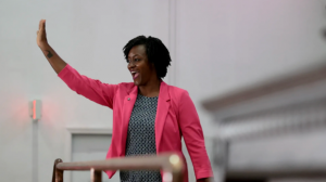 Elecciones primarias en EEUU: Angie Nixon, la sorpresa demócrata en Florida que derrotó a Alex Vindman