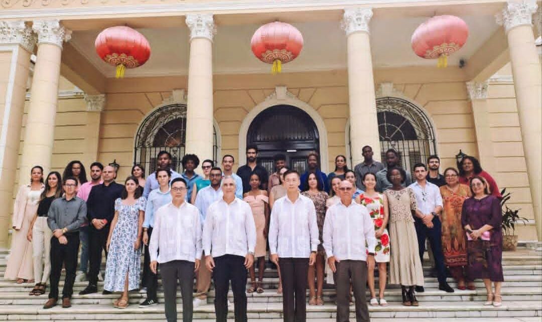 Oportunidad de superación en China para jóvenes del turismo
