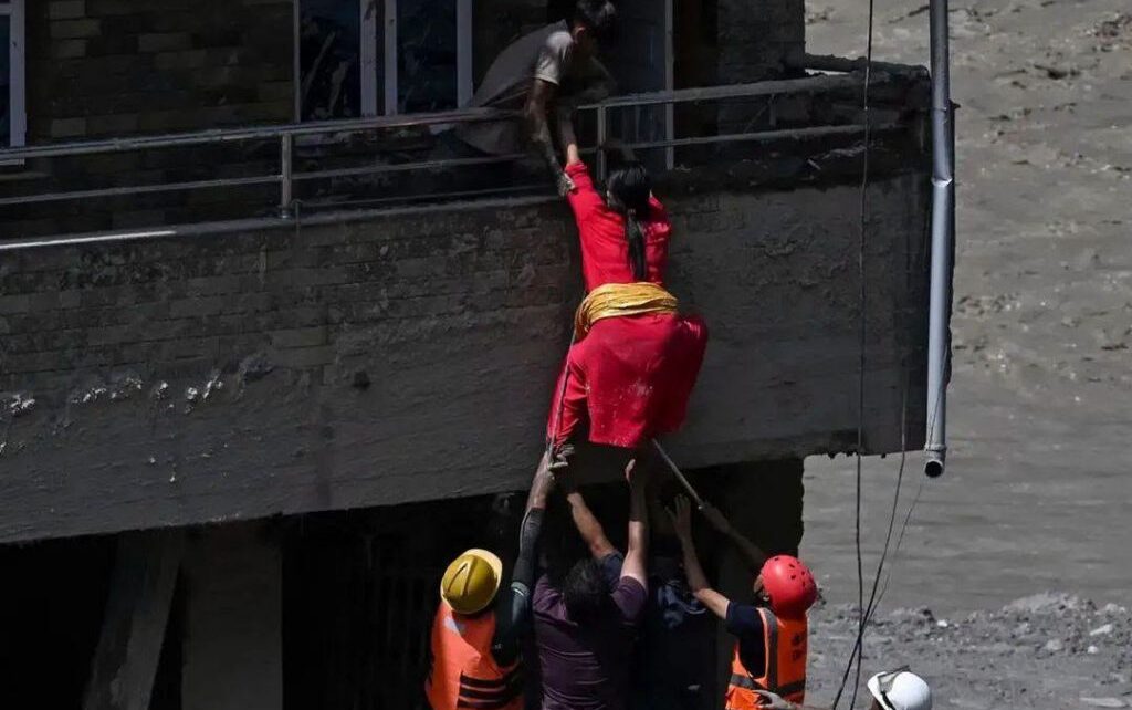 Continúan labores de rescate en el Tíbet tras desastre en Nepal (+fotos)