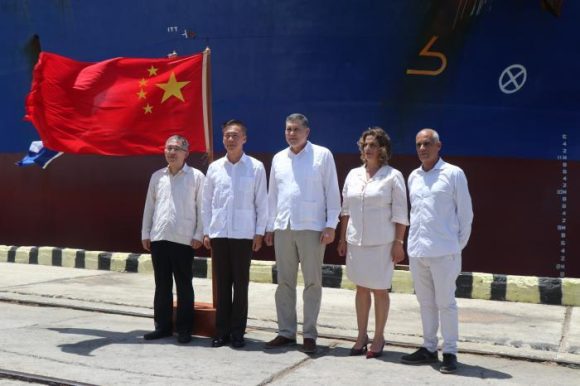 Cuba recibe tercer lote de donación china de 15 000 toneladas de arroz La Demajagua