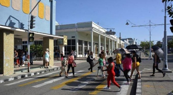 Atención, peatones en la vía La Demajagua