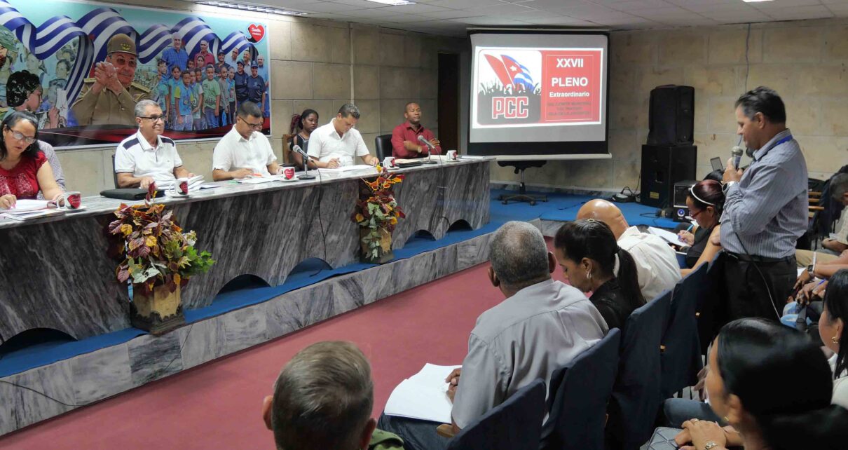 Debaten implementación de las 176 transformaciones económicas y sociales