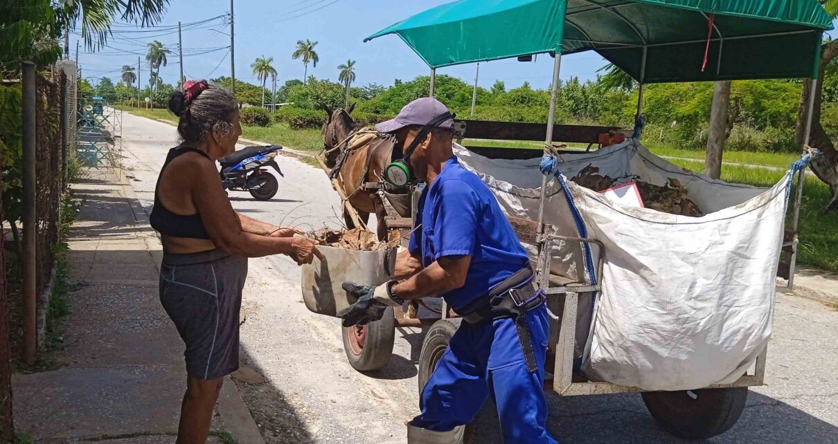 Empieza proyecto de recogida de desechos sólidos por Chacón Victoria