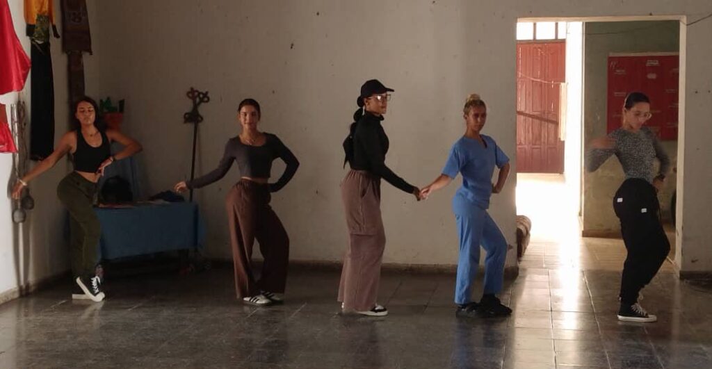 ACFC en Matanzas realiza taller de poses de culturismo