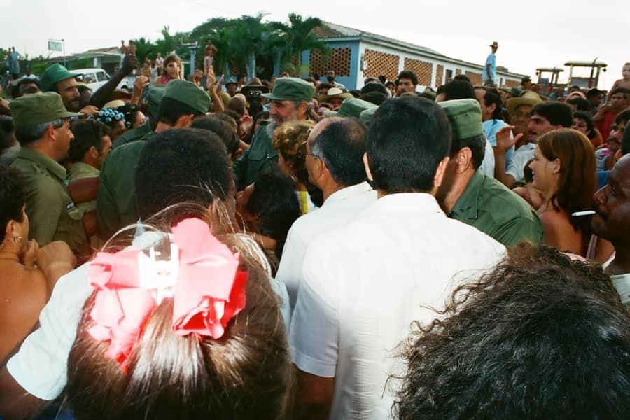 De la mano de Fidel Guerrillero