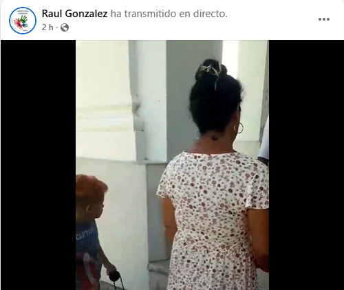 Cubanos protestan frente a sede del gobierno en Cienfuegos por apagones y escasez de alimentos