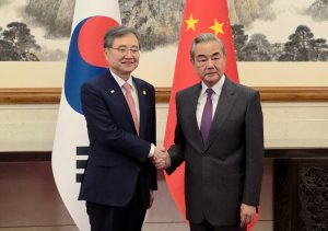 Canciller chino inicia gira por Corea del Sur e Indonesia