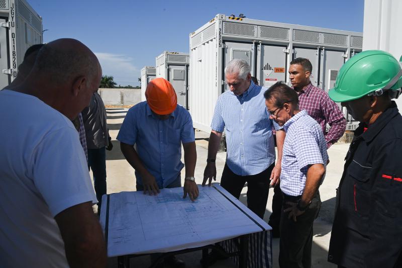 Presidente de Cuba visita punto estratégico para el bombeo de agua a La Habana (+fotos)
