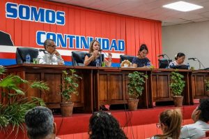 Ministra de Educación evalúa en Granma aseguramientos para inicio del curso escolar 2026-2027