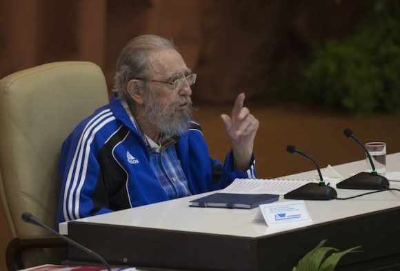 Fidel, en su centenario, prosigue fundando un mundo nuevo Trabajadores