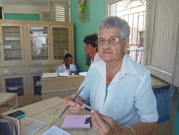 RETRATOS: Atender al cliente, la razón de ser de Milagros Trabajadores