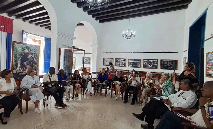 Rinden homenaje en Holguín a los forjadores de la educación en Cuba Radio Angulo