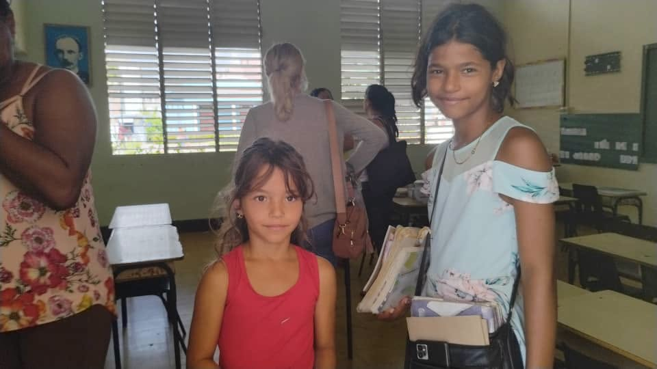 Martillo, serrucho y libretas: la comunidad se une en la Escuela Josué País para el inicio de curso