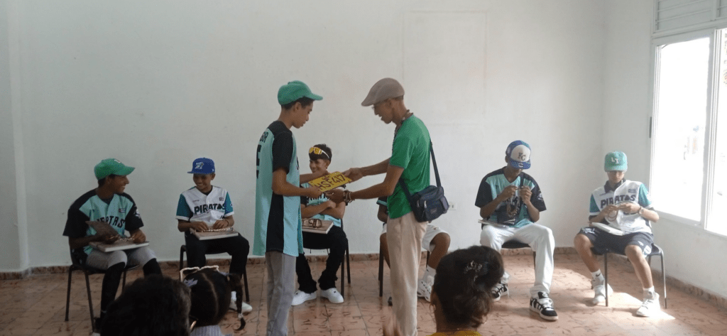 Peloteritos pineros invitados especiales en espacio Arte y Deporte