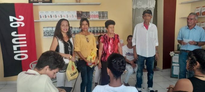 Distinguen labor femenina en la literatura y periodismo manzanillero La Demajagua