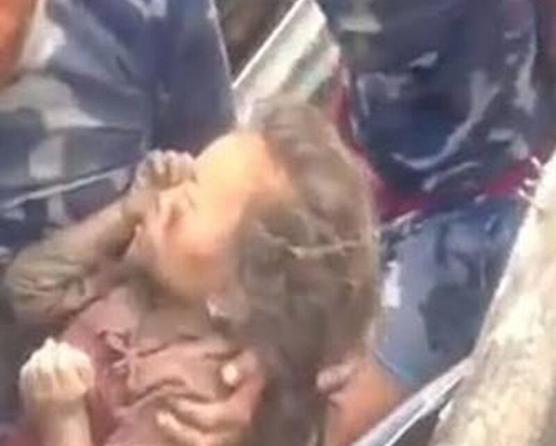 Rescatan niña de seis años dos días después de avalancha en Nepal