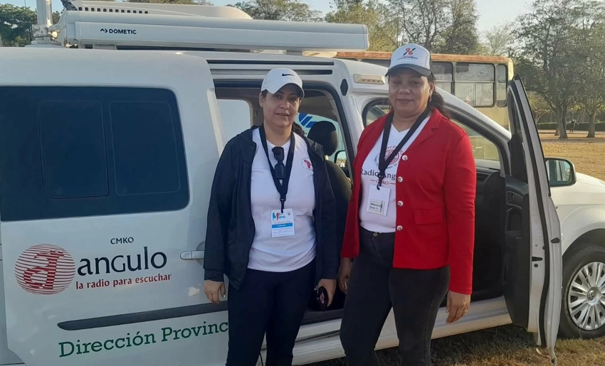 La puerta al periodismo para Yudit Almedia (+ Fotos) Radio Angulo