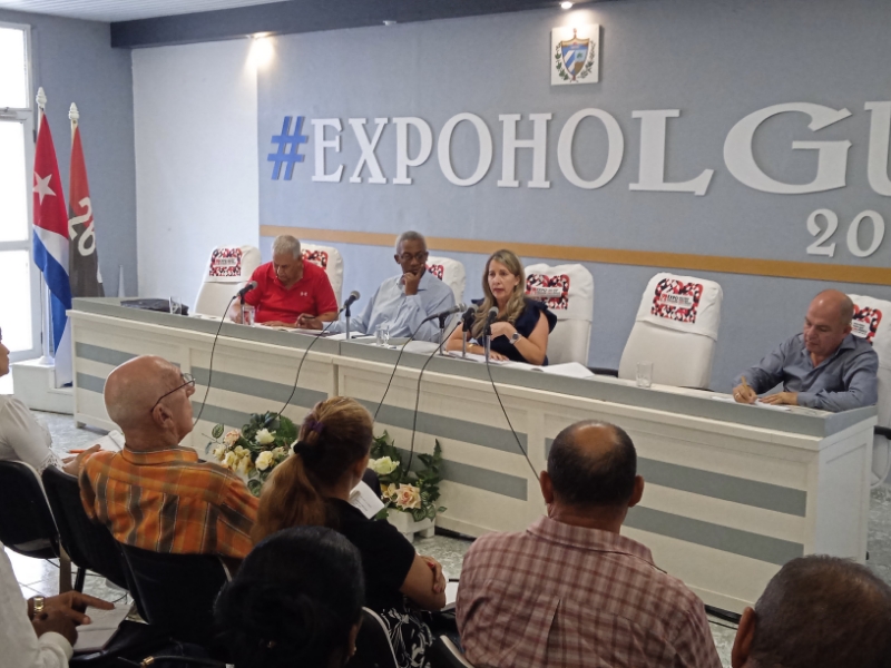 Chequea ministra de Educación preparativos del inicio del curso escolar