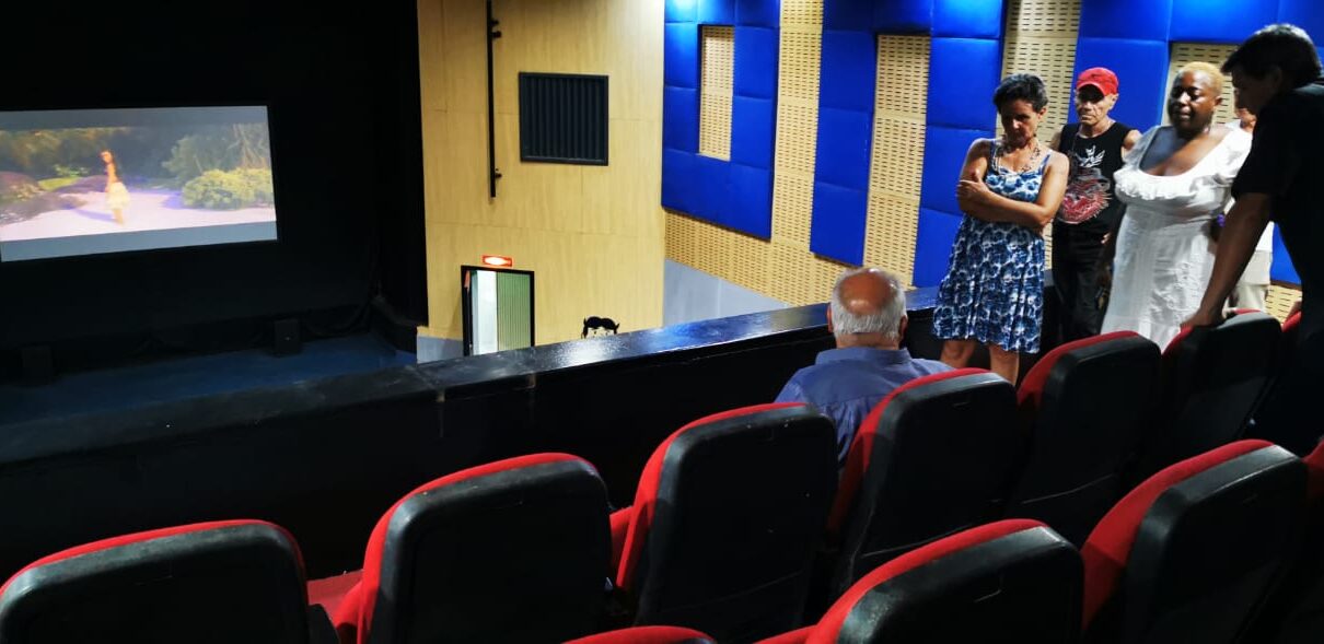 Remozan popular cine de la capital cubana