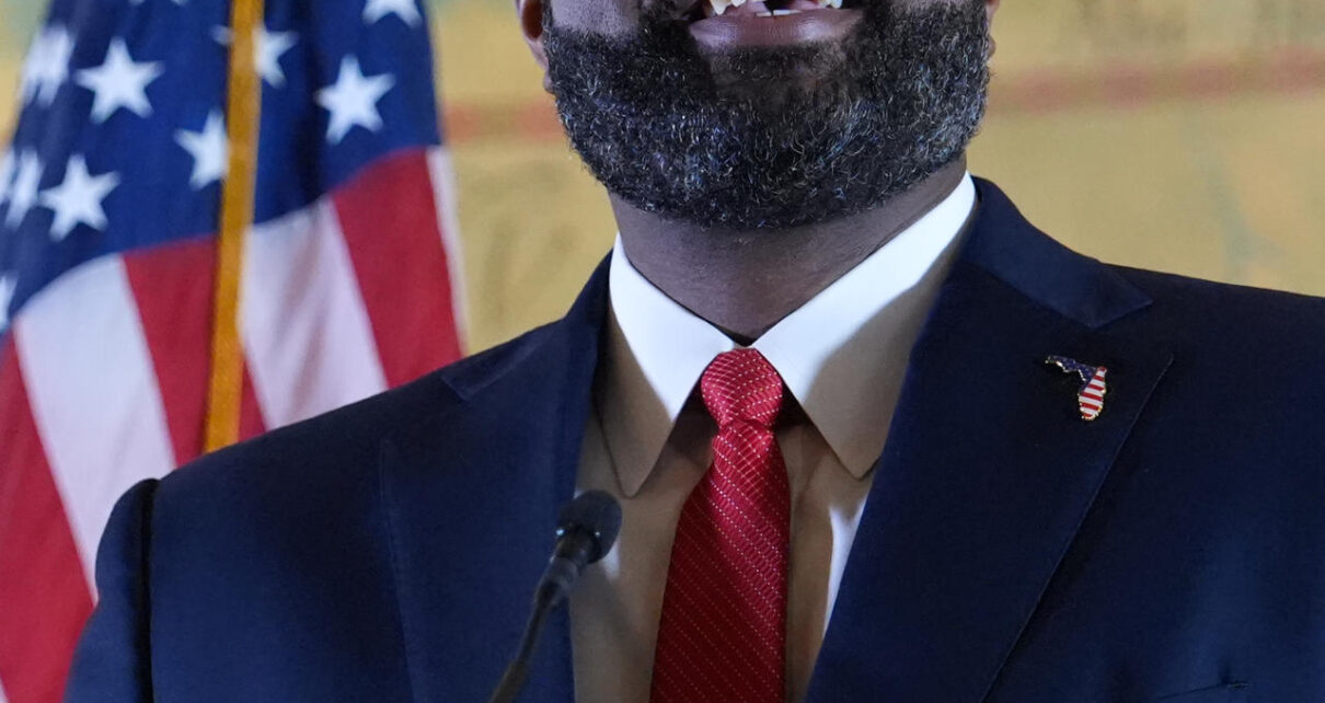 Candidato republicano a gobernar Florida apoya a Trump «en la caída del régimen» de Cuba – HolaNews