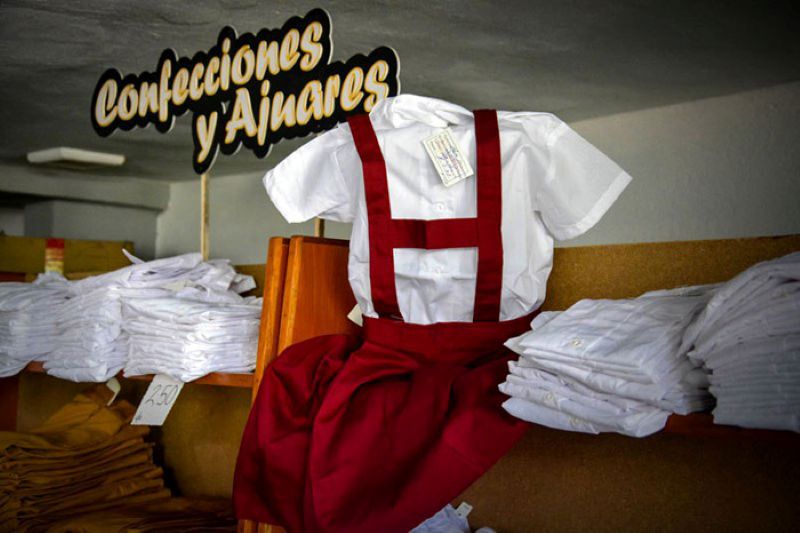Holguín: En venta uniformes escolares