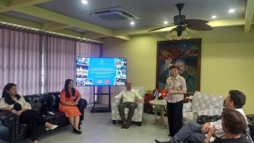Visiones íntimas de Cuba despiden a becarios vietnamitas