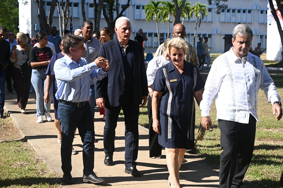 Díaz-Canel: Volver a las aulas universitarias, un acto de rebeldía en la Cuba de 2026