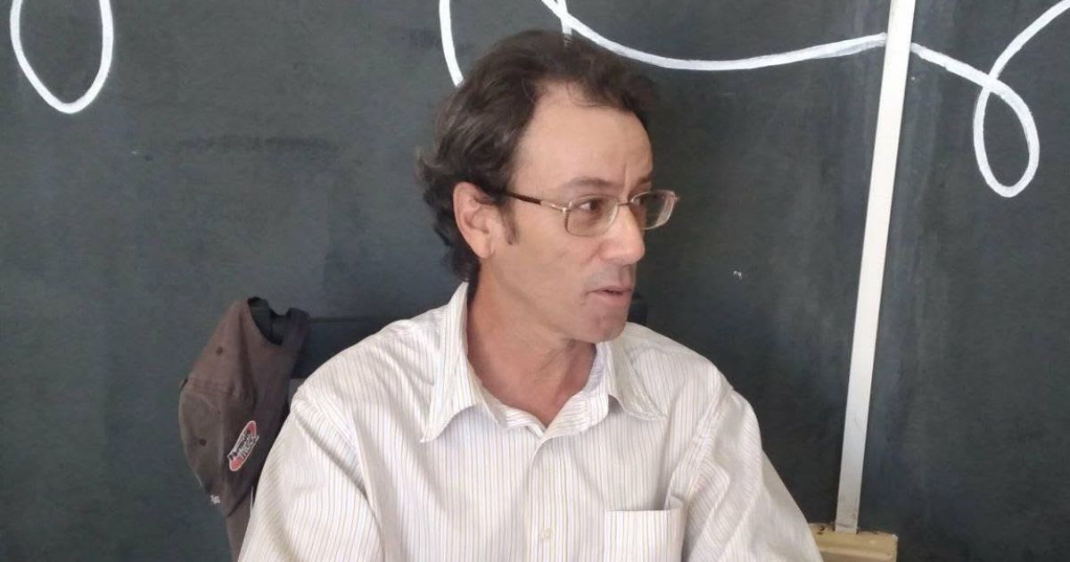 Poeta cubano alza su voz por José Gabriel Barrenechea: «Griten su nombre que él es un hombre de alto calibre»