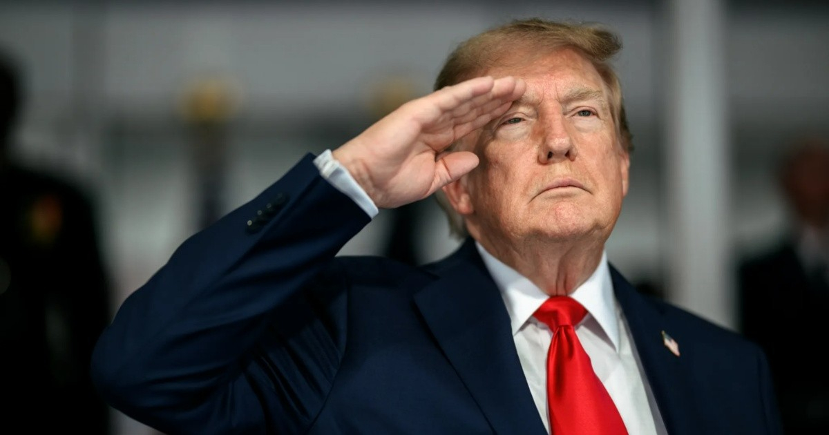La aprobación de Trump cae a su mínimo histórico con solo 33%, a menos de dos meses de las elecciones de mitad de mandato