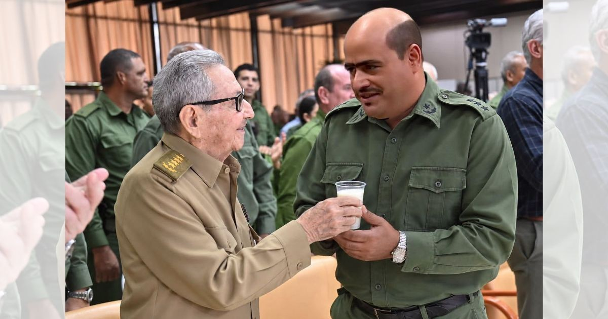 Facundo recurre a la IA para burlarse de Raúl Castro y pide ayuda para titular la imagen