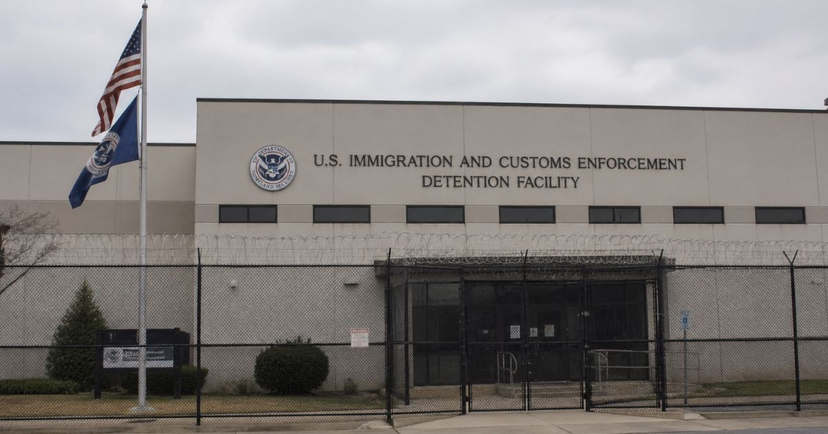 Migrante cubano con VIH denuncia trato «inhumano» en centro de ICE en Miramar