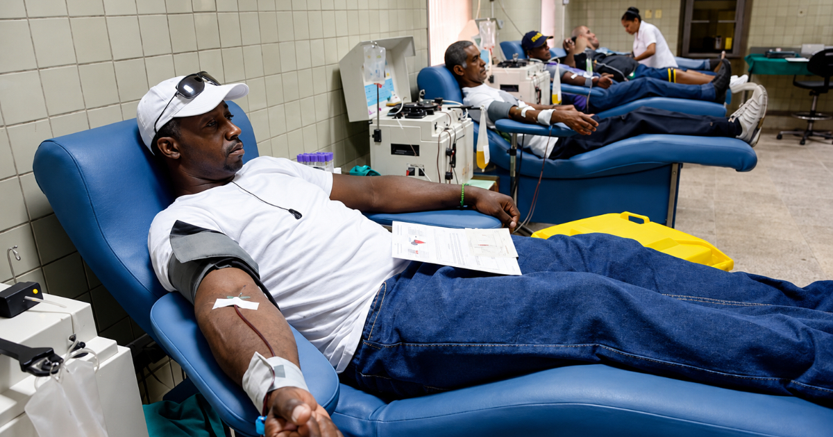 66 años después, los CDR siguen pidiendo sangre: La historia detrás de las «donaciones voluntarias» en Cuba – CiberCuba