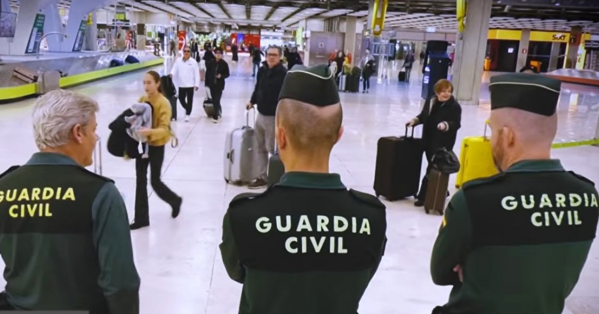 Dos exdiplomáticos venezolanos detenidos con 50 kilos de cocaína en el Aeropuerto de Madrid