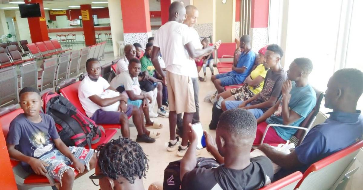 Anuncian retorno voluntario de los 17 migrantes haitianos que llegaron a Playa Siboney