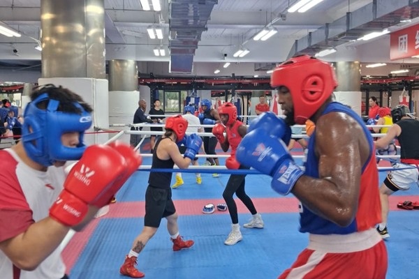 El boxeo cubano no se quita los guantes